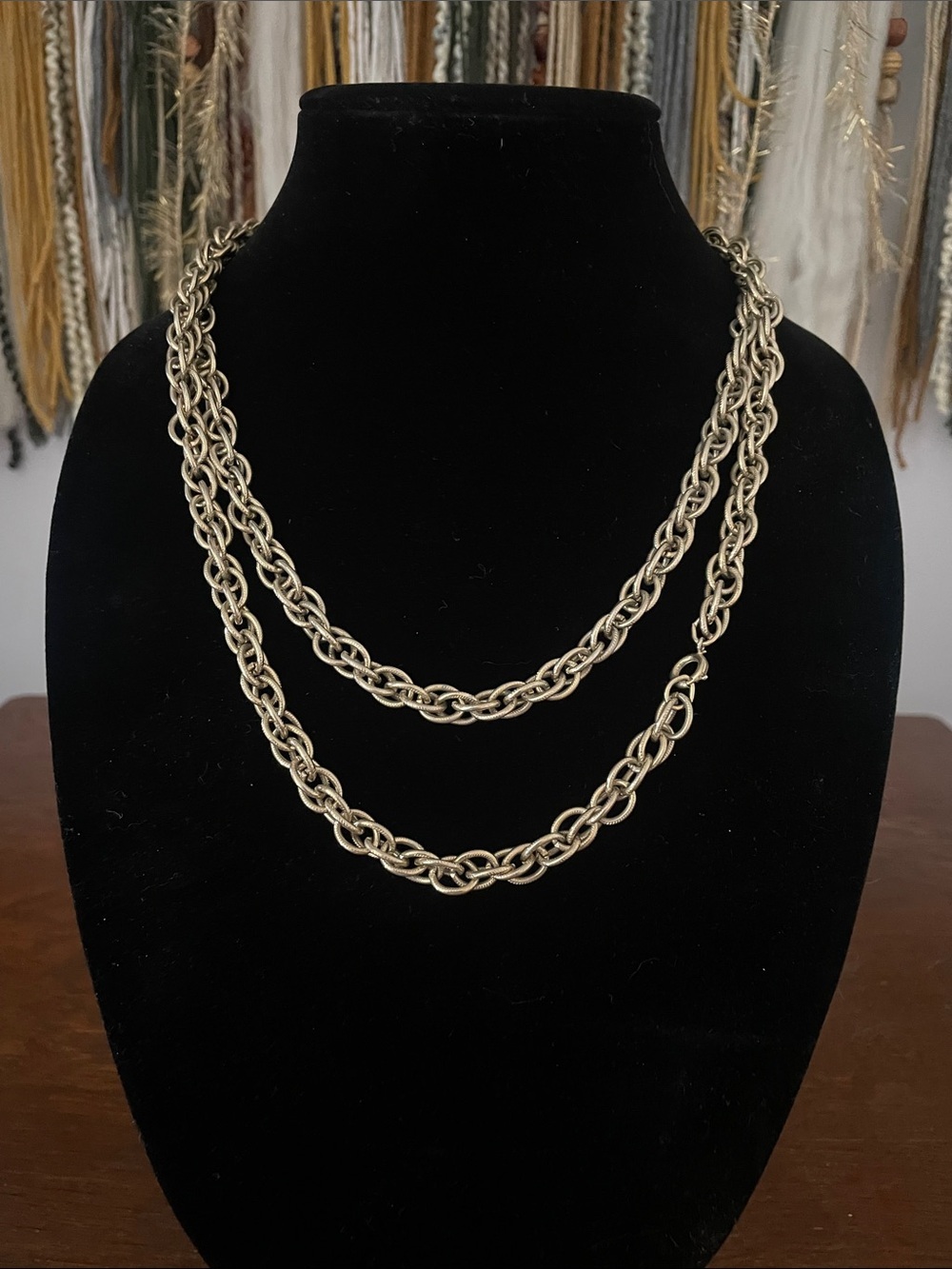 Thick long gold chain 70’s fashion